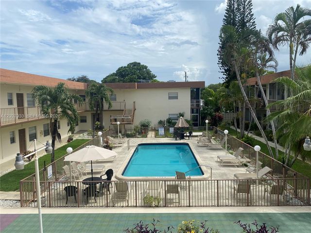 415 NE 2nd St 222, Hallandale Beach, FL 33009