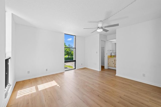 8701 SW 30th Street 211, Davie, FL 33328