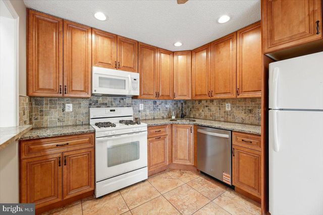 47 MENDREY CT, Lawrence Township, NJ 08648