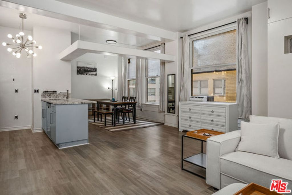 215 W 7th Street 803, Los Angeles, CA 90014