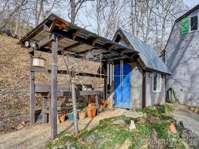 90 Davidson Gap Road, Leicester, NC 28748