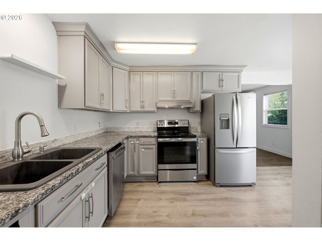 732 N COLLEGE St, Newberg, OR 97132