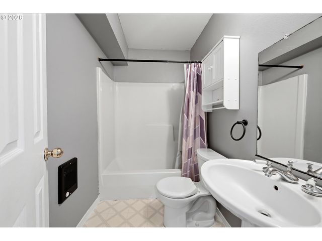 732 N COLLEGE St, Newberg, OR 97132