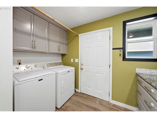 732 N COLLEGE St, Newberg, OR 97132