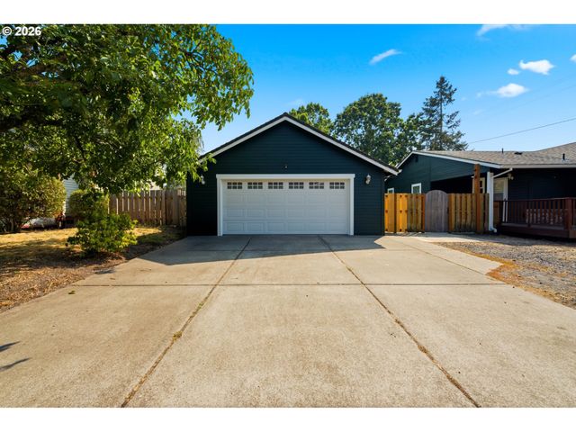 732 N COLLEGE St, Newberg, OR 97132