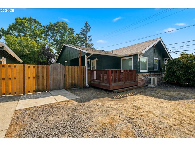 732 N COLLEGE St, Newberg, OR 97132