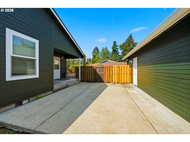 732 N COLLEGE St, Newberg, OR 97132