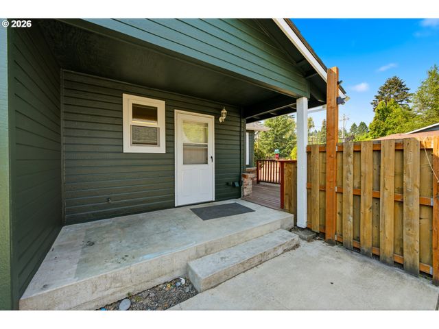 732 N COLLEGE St, Newberg, OR 97132