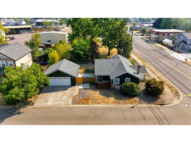 732 N COLLEGE St, Newberg, OR 97132