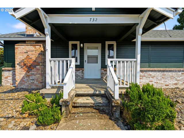 732 N COLLEGE St, Newberg, OR 97132