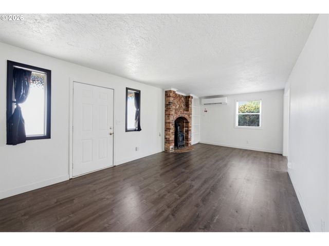 732 N COLLEGE St, Newberg, OR 97132