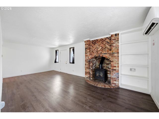 732 N COLLEGE St, Newberg, OR 97132