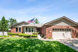 9342 Sutton Place, Tinley Park, IL 60487