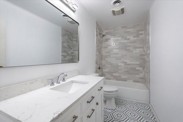 650 Cress Creek Lane, Crystal Lake, IL 60014