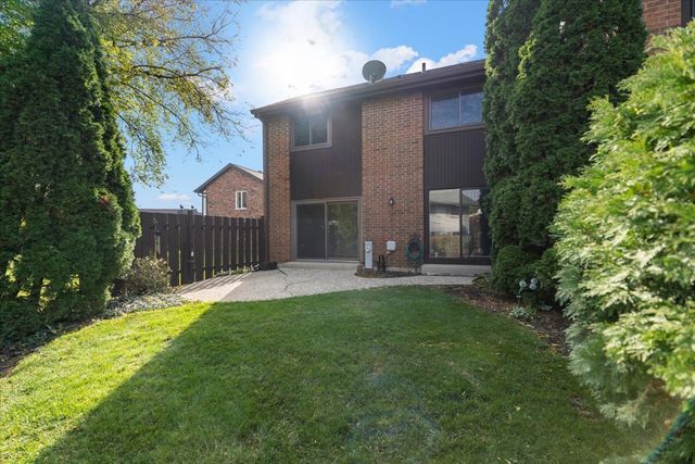 650 Cress Creek Lane, Crystal Lake, IL 60014