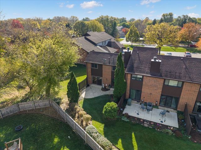 650 Cress Creek Lane, Crystal Lake, IL 60014