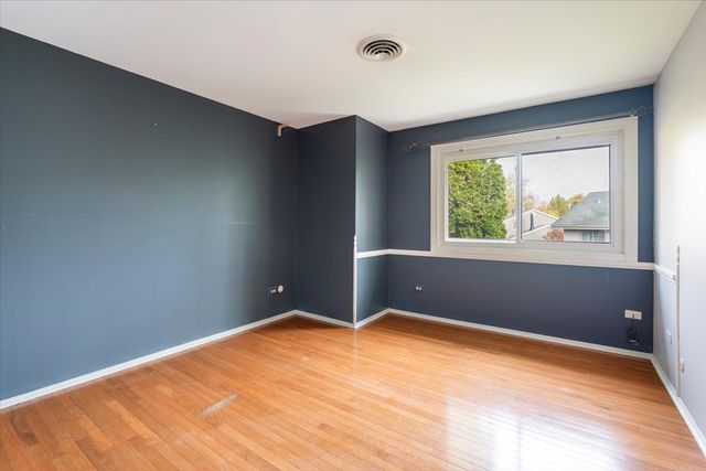 650 Cress Creek Lane, Crystal Lake, IL 60014