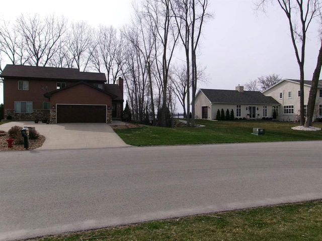333 Starkweather Drive, Beaver Dam, WI 53916