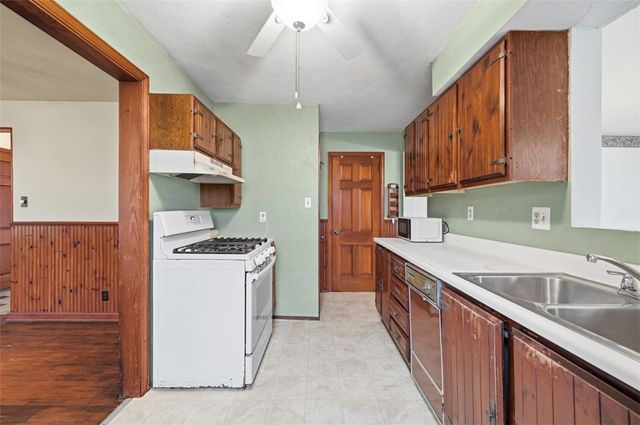 122 Mason Dr, Shaler, PA 15116