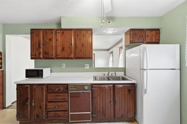 122 Mason Dr, Shaler, PA 15116