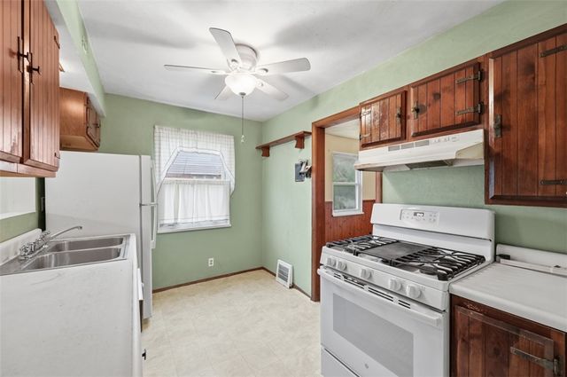 122 Mason Dr, Shaler, PA 15116