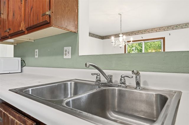 122 Mason Dr, Shaler, PA 15116