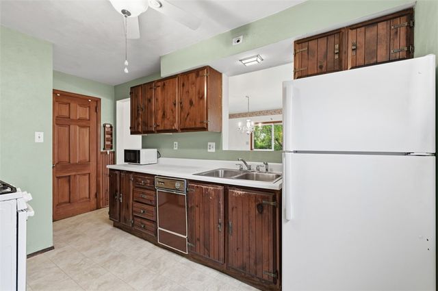 122 Mason Dr, Shaler, PA 15116