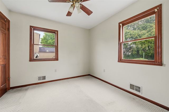 122 Mason Dr, Shaler, PA 15116