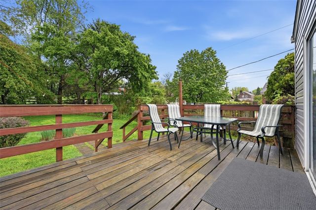 122 Mason Dr, Shaler, PA 15116