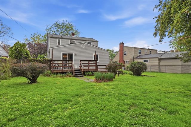 122 Mason Dr, Shaler, PA 15116