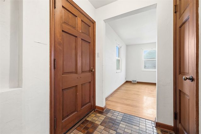 122 Mason Dr, Shaler, PA 15116