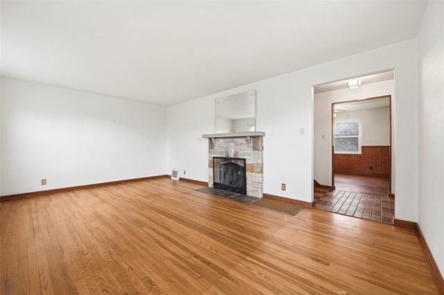 122 Mason Dr, Shaler, PA 15116