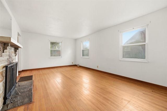 122 Mason Dr, Shaler, PA 15116
