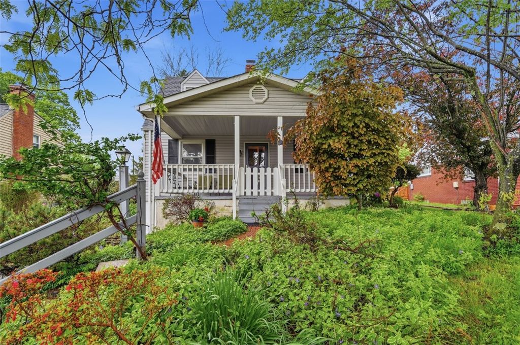 122 Mason Dr, Shaler, PA 15116