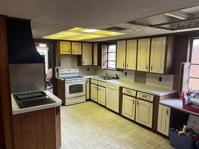 2430 19th Street, Lake Charles, LA 70601