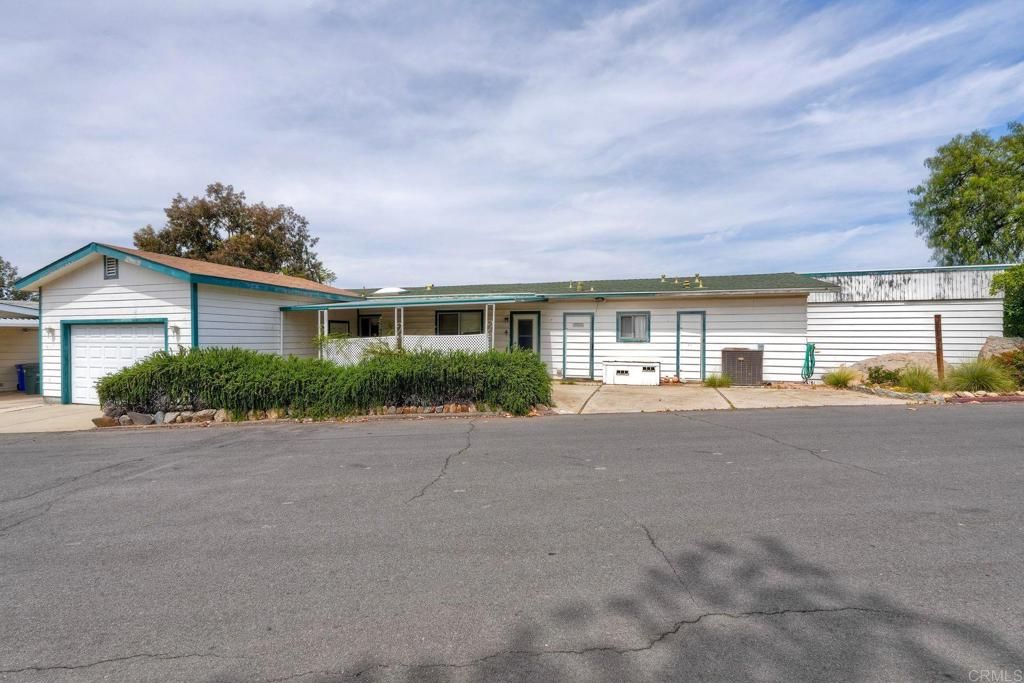 Image 3 of property listing at 18218 Paradise Mountain Rd Spc 91 Lot 91, Valley Center, CA 92082