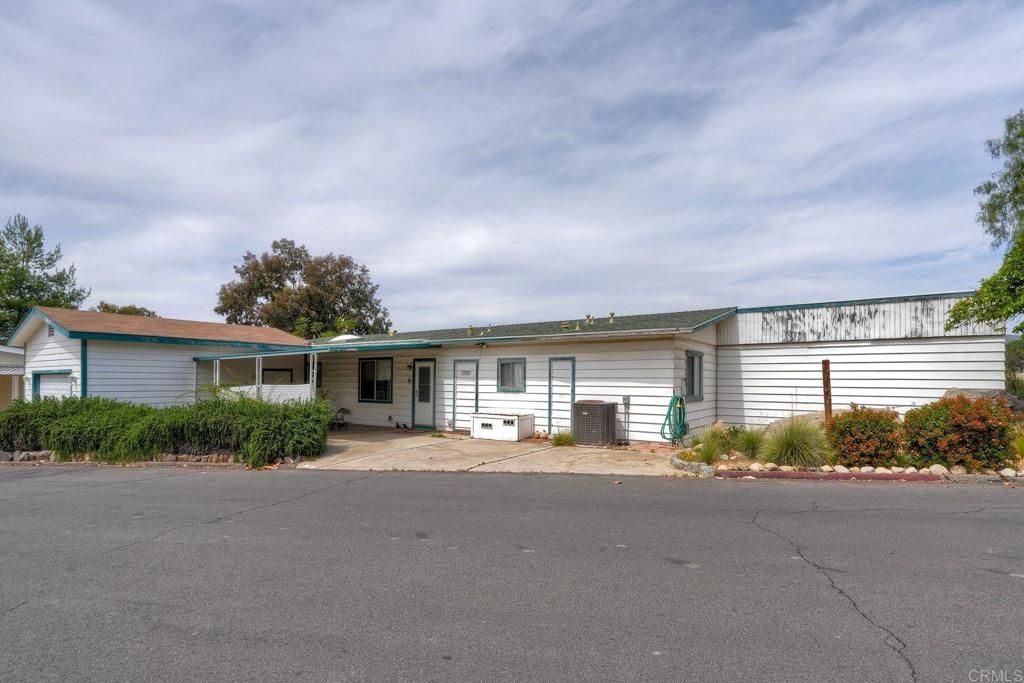 Image 4 of property listing at 18218 Paradise Mountain Rd Spc 91 Lot 91, Valley Center, CA 92082