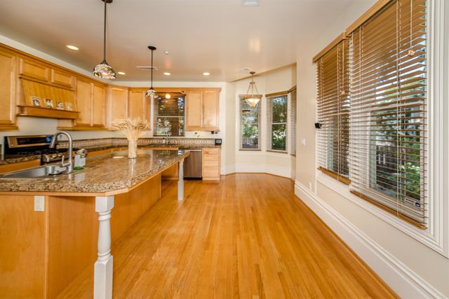 548 2nd St, Woodland, CA 95695