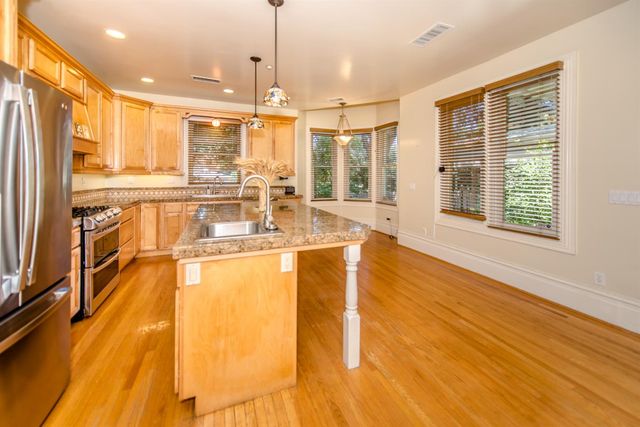 548 2nd St, Woodland, CA 95695