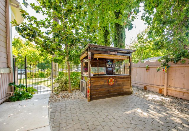 548 2nd St, Woodland, CA 95695