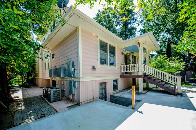 548 2nd St, Woodland, CA 95695