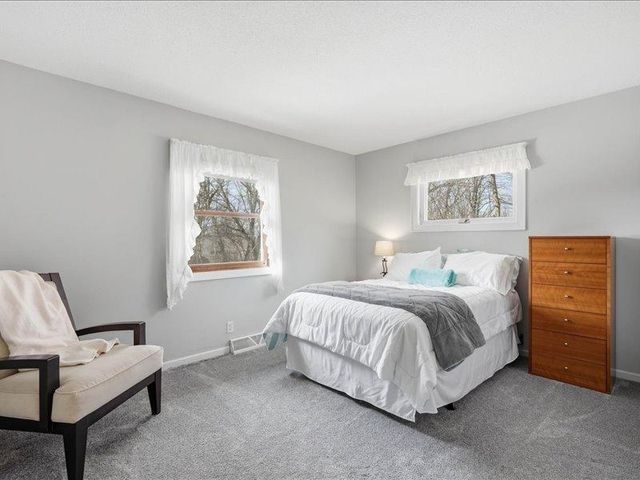 1828 Oak Ridge Drive, New Richmond, WI 54017