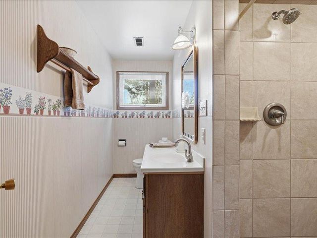 1828 Oak Ridge Drive, New Richmond, WI 54017