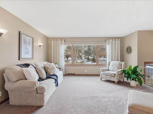 1828 Oak Ridge Drive, New Richmond, WI 54017