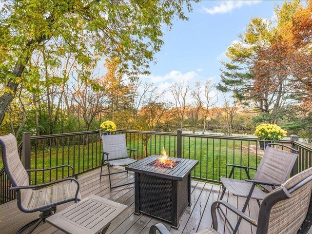 1828 Oak Ridge Drive, New Richmond, WI 54017