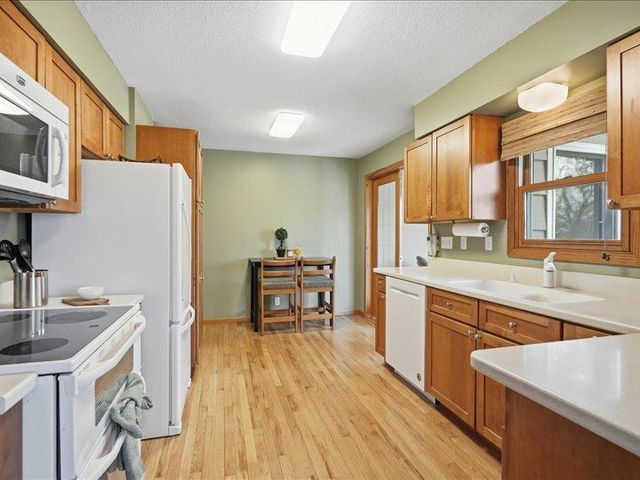 1828 Oak Ridge Drive, New Richmond, WI 54017