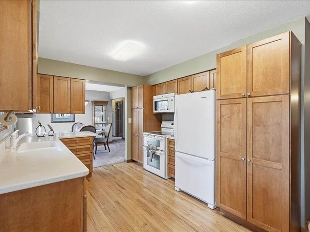 1828 Oak Ridge Drive, New Richmond, WI 54017