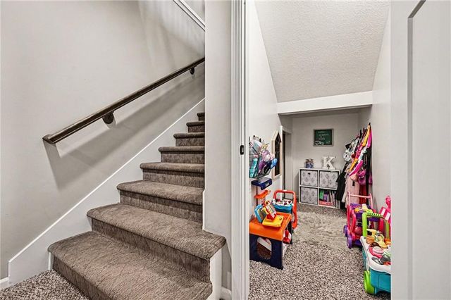 603 Rock Bridge Court, Smithville, MO 64089