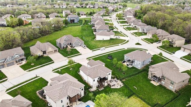 603 Rock Bridge Court, Smithville, MO 64089