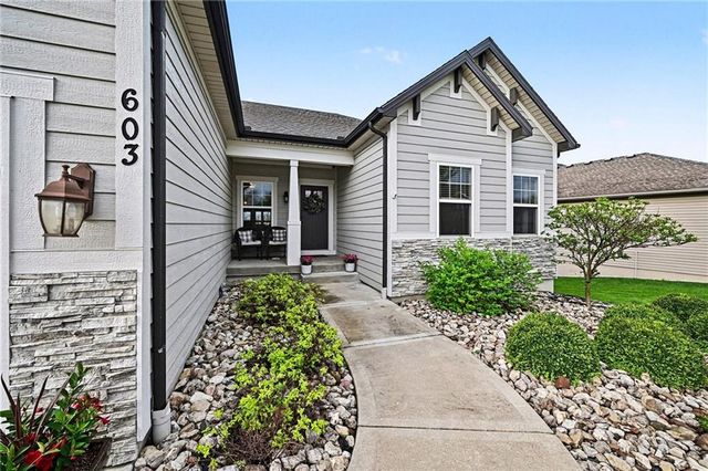 603 Rock Bridge Court, Smithville, MO 64089
